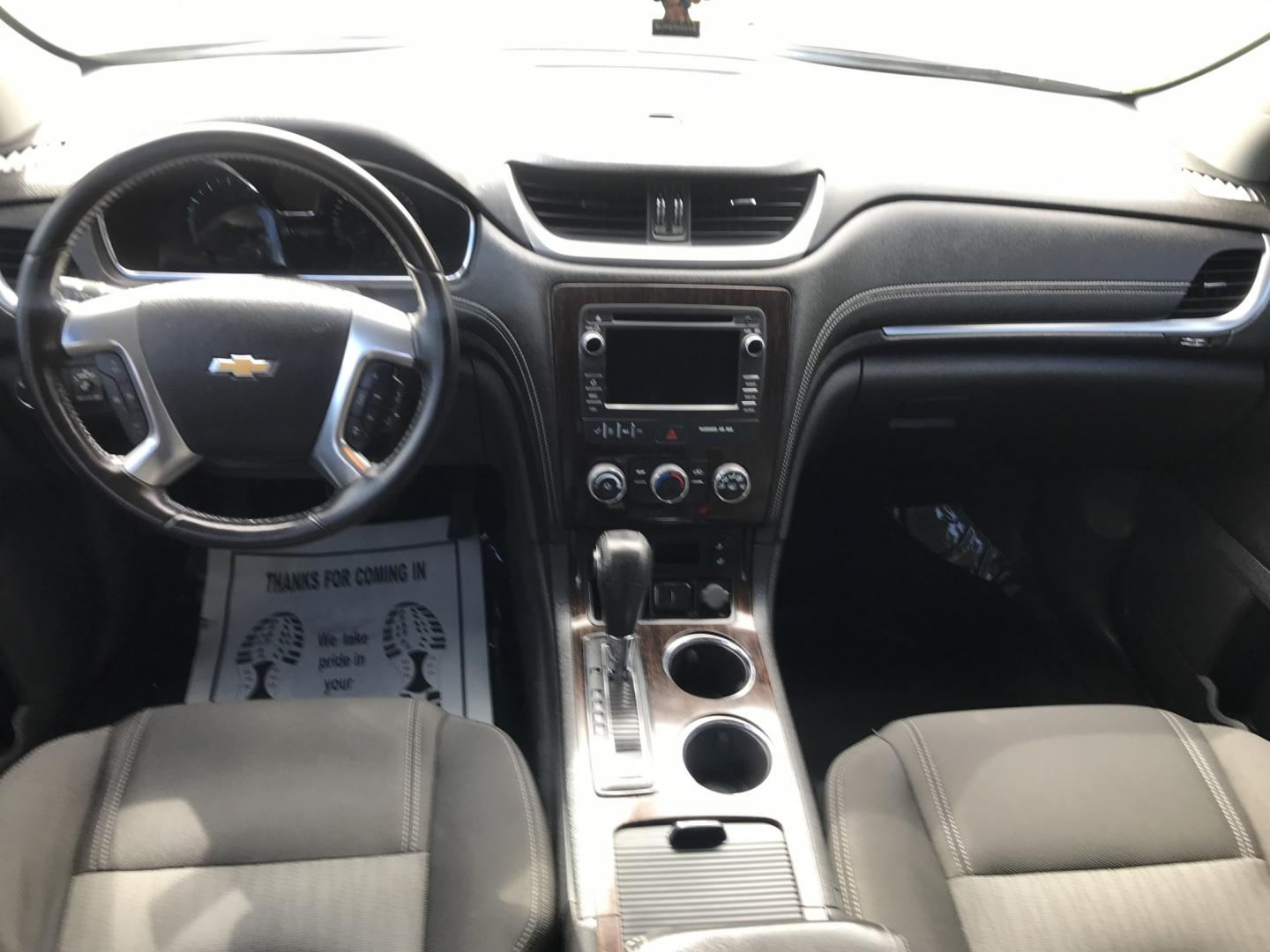 2016 gold /gray Chevrolet Traverse 1LT FWD (1GNKRGKDXGJ) with an 3.6L V6 DOHC 24V engine, 6A transmission, located at 323 E Dunlap Ave., Phoenix, AZ, 85020, (602) 331-9000, 33.567677, -112.069000 - 2016 Chevrolet Traverse 1LT FWD SUV ,.......3RD ROW Seating, Great condition,.... Automatic, 6cyl. 3.6L..... Cold A/C, Gold and gray interior with cloth seats in near perfect condition, Backup Camera, Premiumm Sound CD, Power Options, This suv is gorgeous inside and out, Incredible gas mileage! Ariz- Photo#12