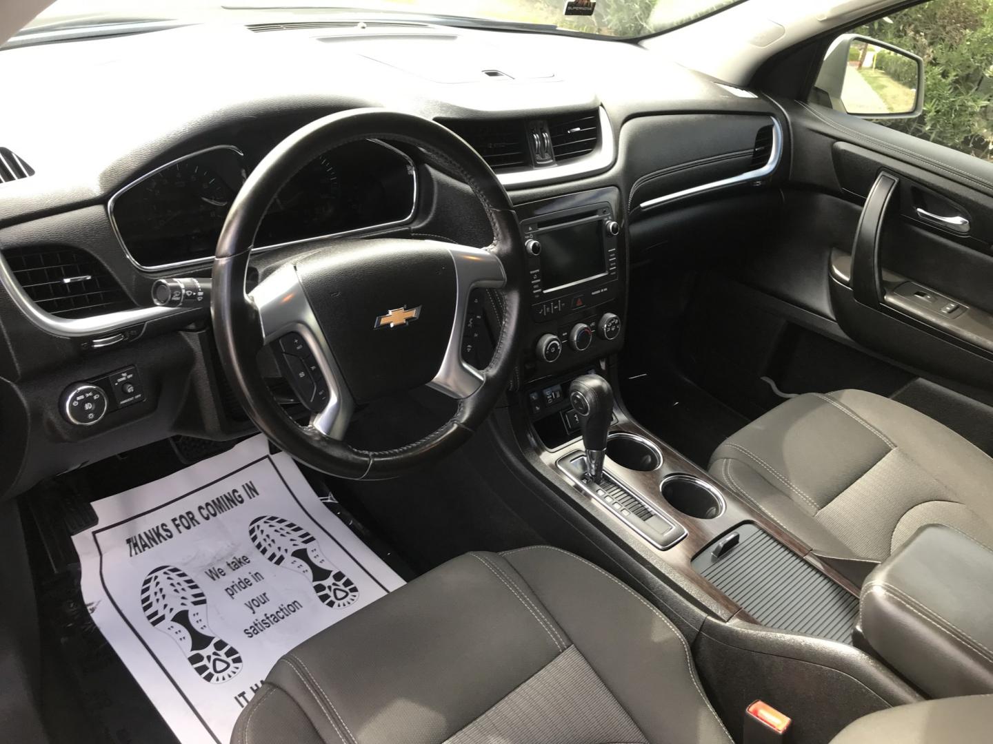 2016 gold /gray Chevrolet Traverse 1LT FWD (1GNKRGKDXGJ) with an 3.6L V6 DOHC 24V engine, 6A transmission, located at 323 E Dunlap Ave., Phoenix, AZ, 85020, (602) 331-9000, 33.567677, -112.069000 - 2016 Chevrolet Traverse 1LT FWD SUV ,.......3RD ROW Seating, Great condition,.... Automatic, 6cyl. 3.6L..... Cold A/C, Gold and gray interior with cloth seats in near perfect condition, Backup Camera, Premiumm Sound CD, Power Options, This suv is gorgeous inside and out, Incredible gas mileage! Ariz- Photo#13
