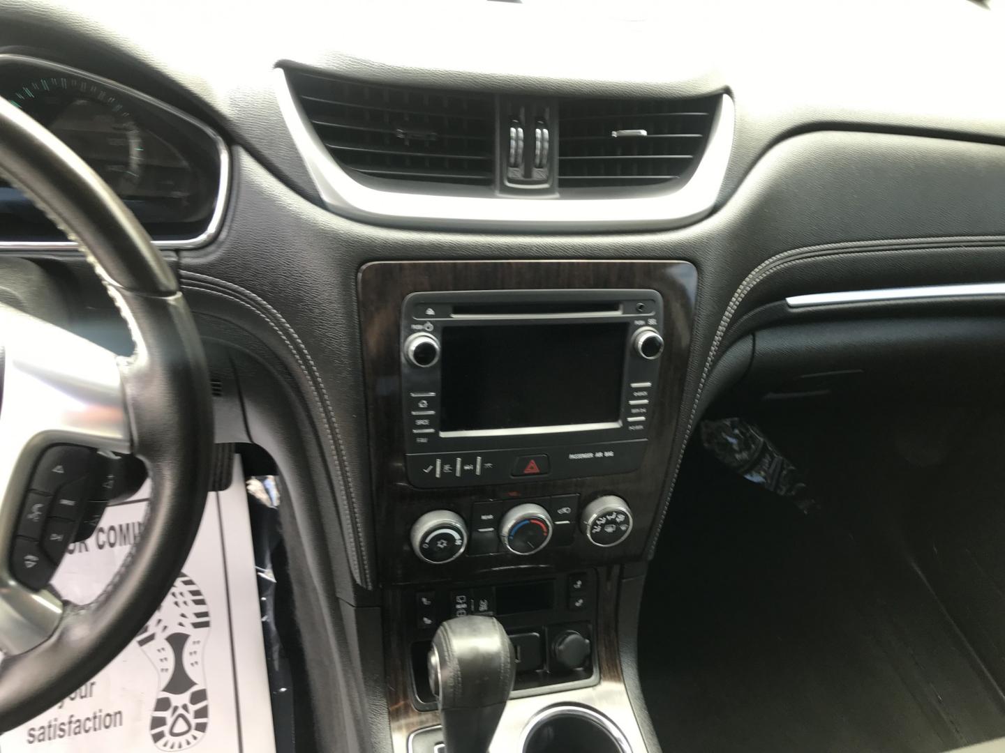 2016 gold /gray Chevrolet Traverse 1LT FWD (1GNKRGKDXGJ) with an 3.6L V6 DOHC 24V engine, 6A transmission, located at 323 E Dunlap Ave., Phoenix, AZ, 85020, (602) 331-9000, 33.567677, -112.069000 - 2016 Chevrolet Traverse 1LT FWD SUV ,.......3RD ROW Seating, Great condition,.... Automatic, 6cyl. 3.6L..... Cold A/C, Gold and gray interior with cloth seats in near perfect condition, Backup Camera, Premiumm Sound CD, Power Options, This suv is gorgeous inside and out, Incredible gas mileage! Ariz- Photo#15